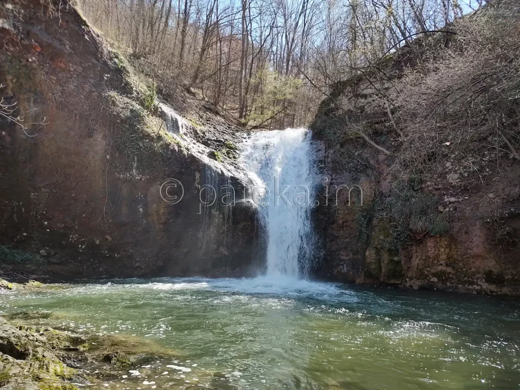 Водопад Лястовичи вир през пролетта