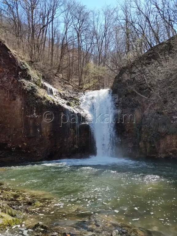 Водопад Лястовичи вир през пролетта