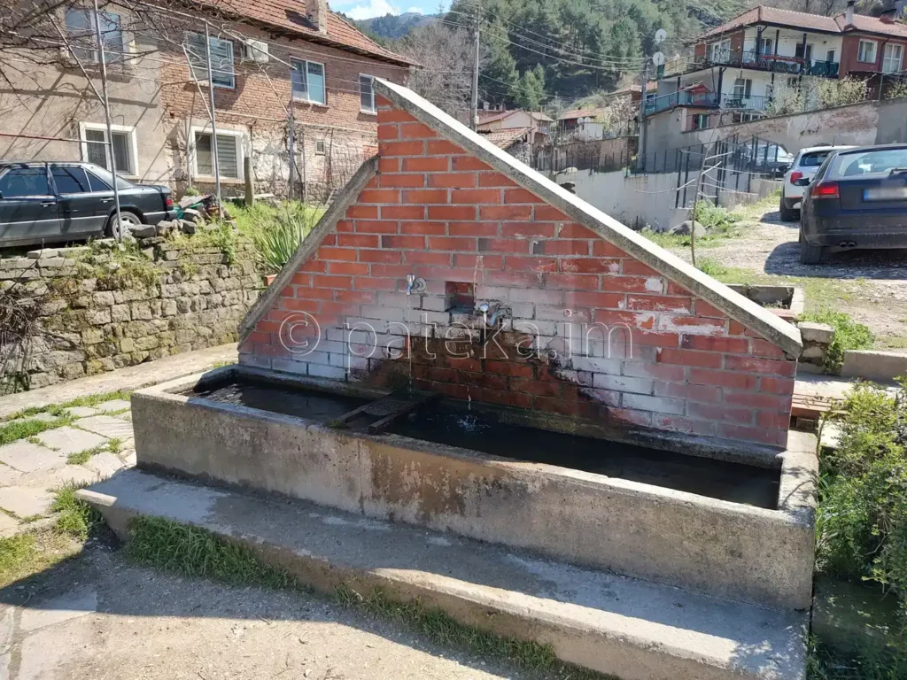 Чешмата край реката в с. Устина