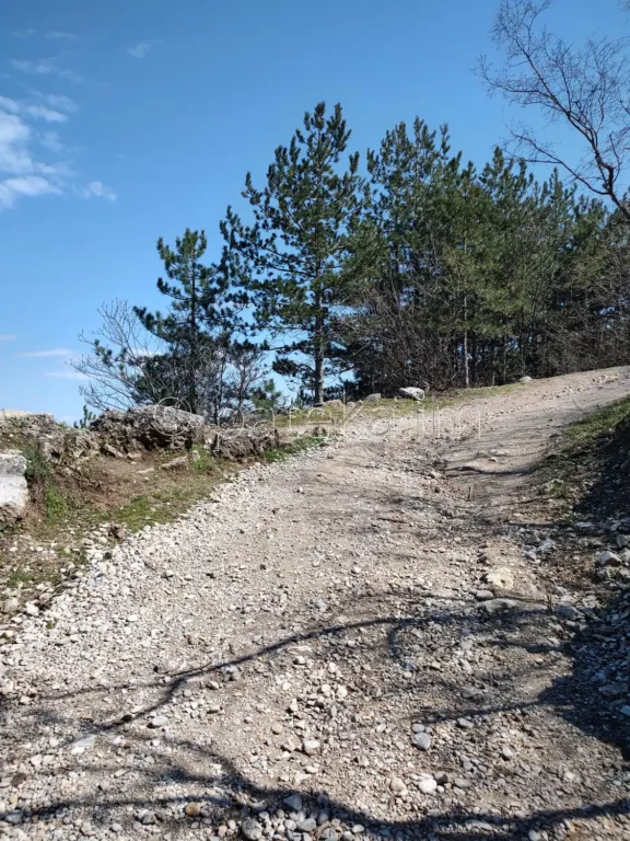 Екопътеката към Устинския водопад