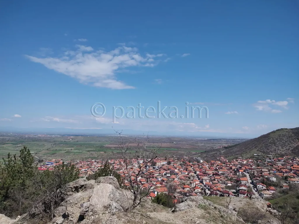 Гледка към с. Устина