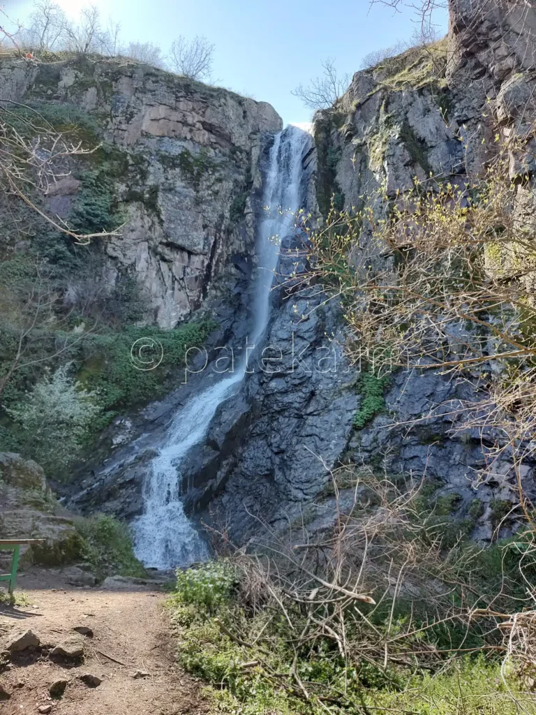 Устинският водопад на 30 минути от с. Устина