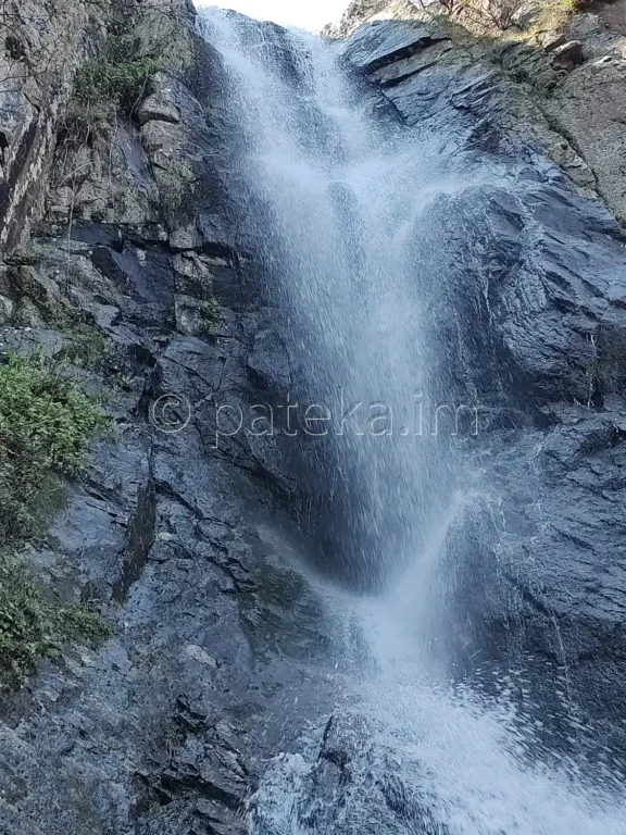 Устинският водопад през пролетта