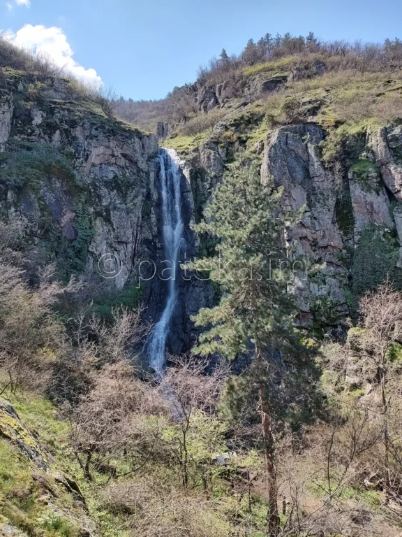 Устинският водопад