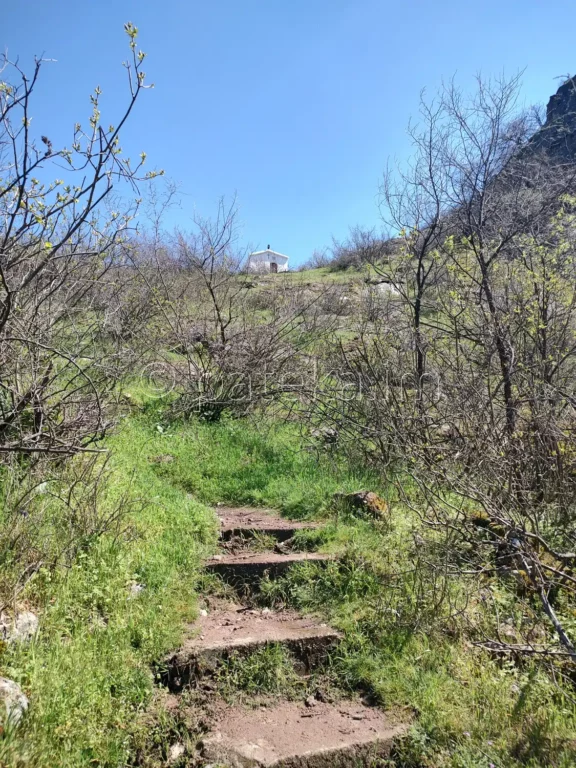 Стъпалата към параклис Св. Георги над с. Устина