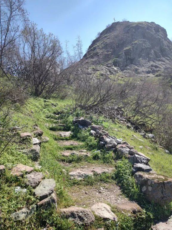 Стъпалата към параклис Св. Георги над с. Устина