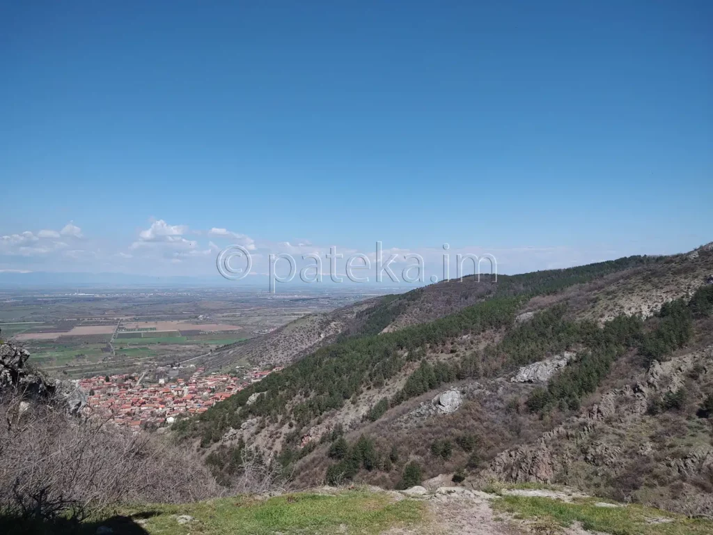 Гледка към с. Устина от беседката при параклис Св. Георги