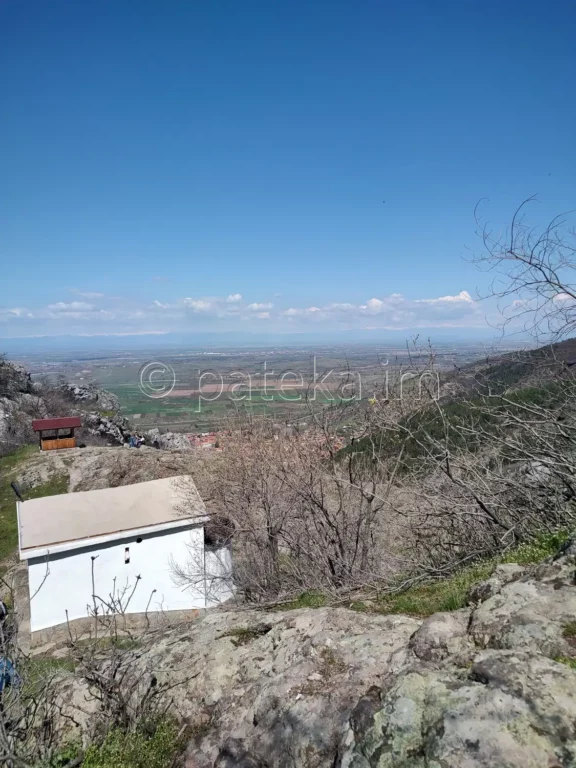 Гледка от пътеката над параклис Св. Георги