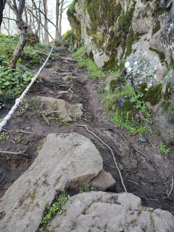 Въжетата по маршрута към връх Св. Георги (Кулата) над с. Устина