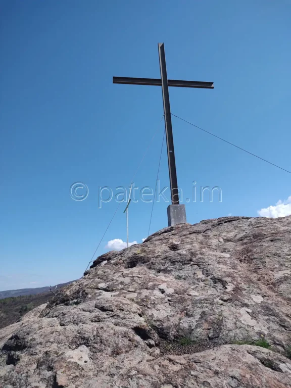 Връх Кулата / връх Св. Георги над с. Устина 567м н.в.