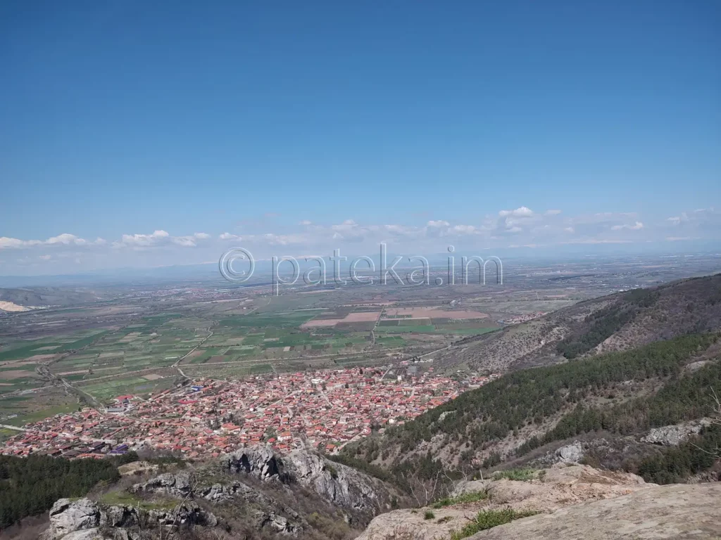 Гледка към с. Устина от връх Кулата