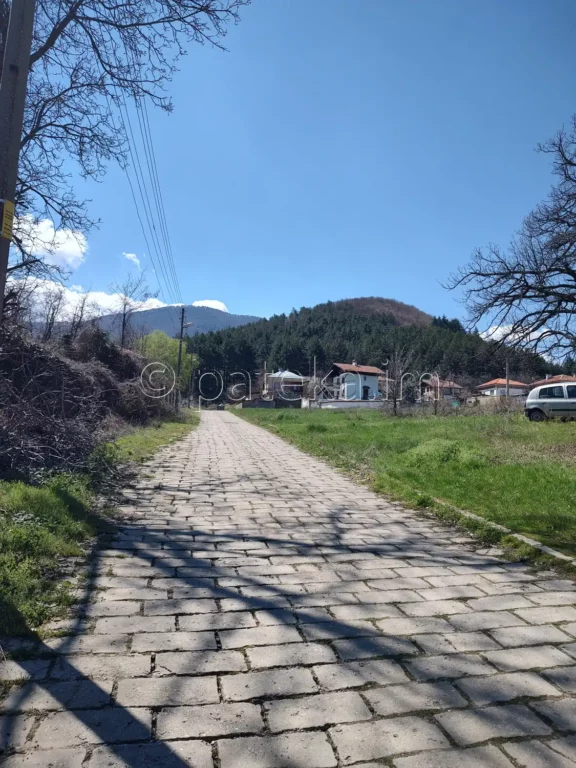 Улицата към водопад Новаково