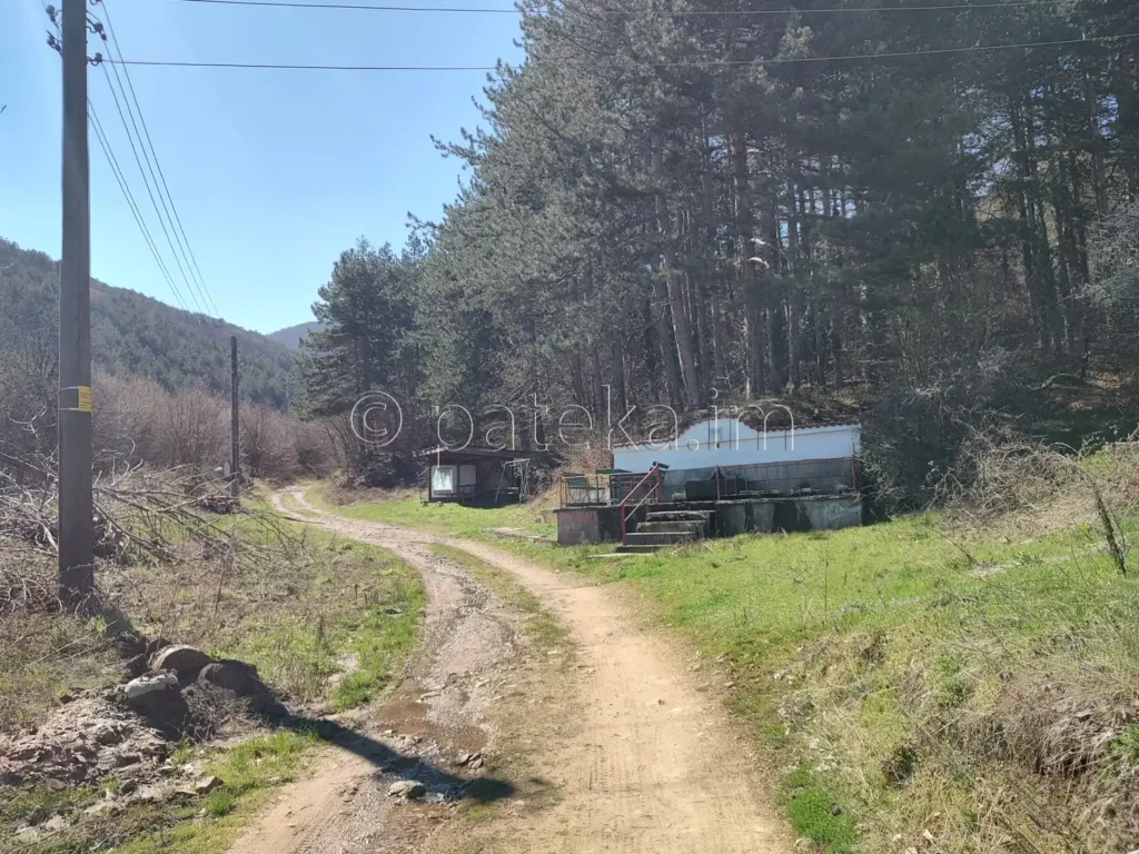 По маршрута за водопад Св. Богородица в края на с. Новаково
