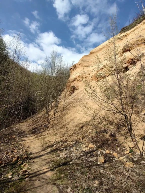 Пътеката, която отвежда над водопад Св. Георги