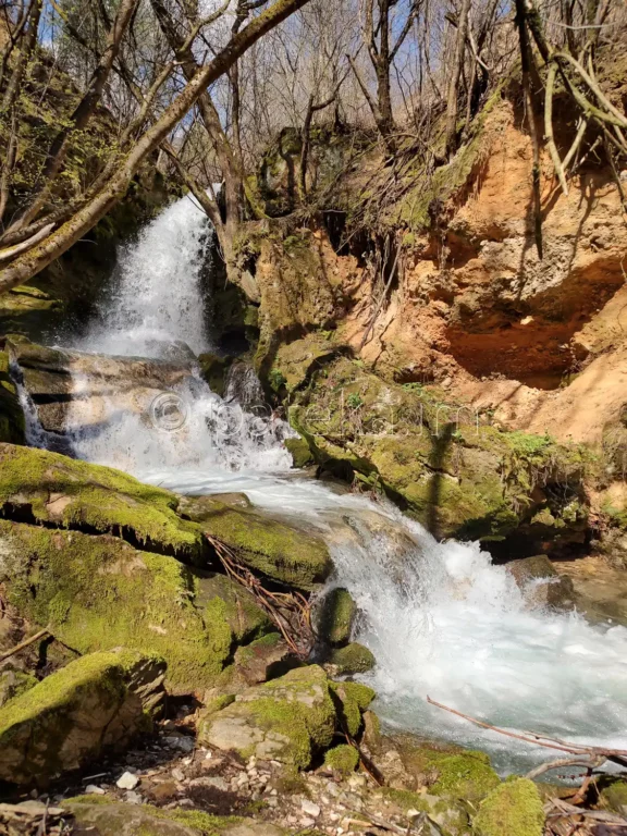 Водопад Св. Георги между Горнослав и Орешец