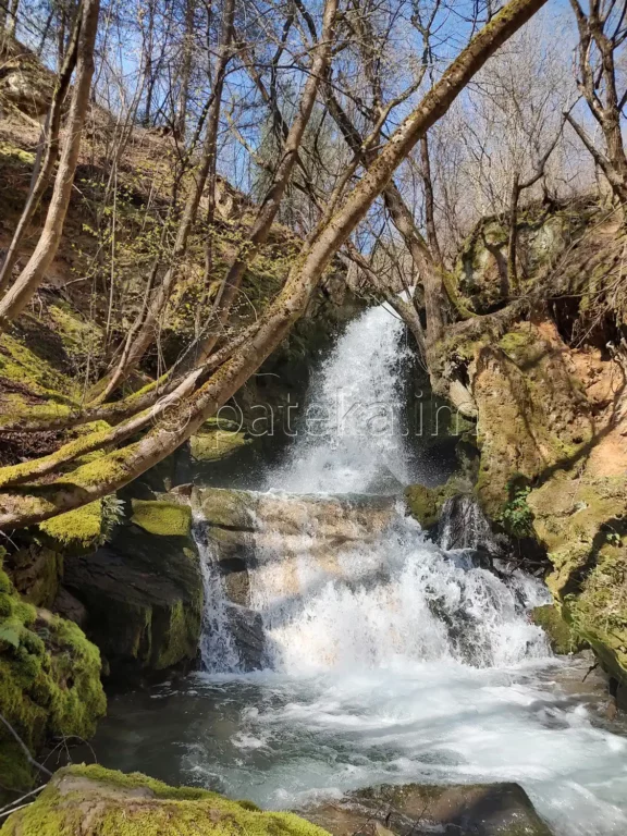 Водопад Св. Георги между Горнослав и Орешец