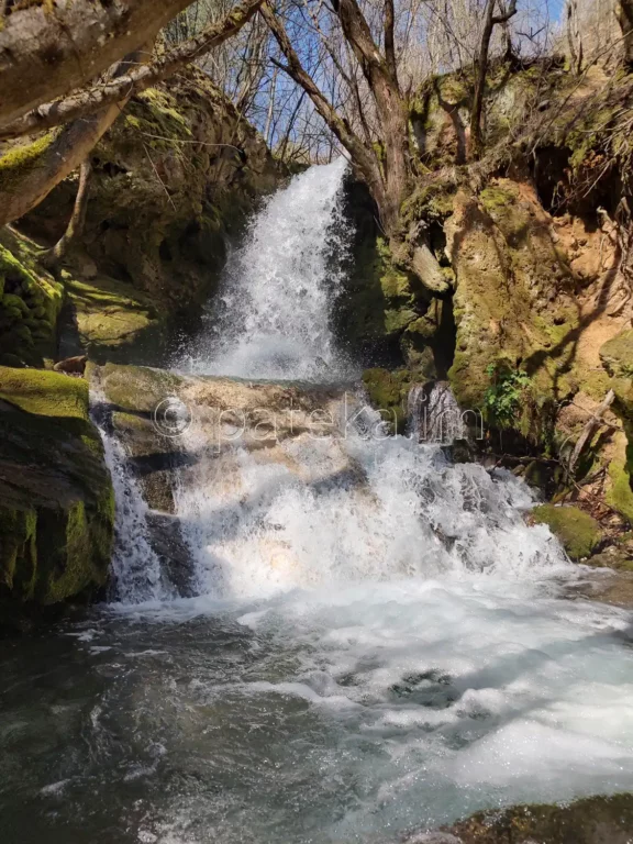 Водопад Св. Георги между Горнослав и Орешец