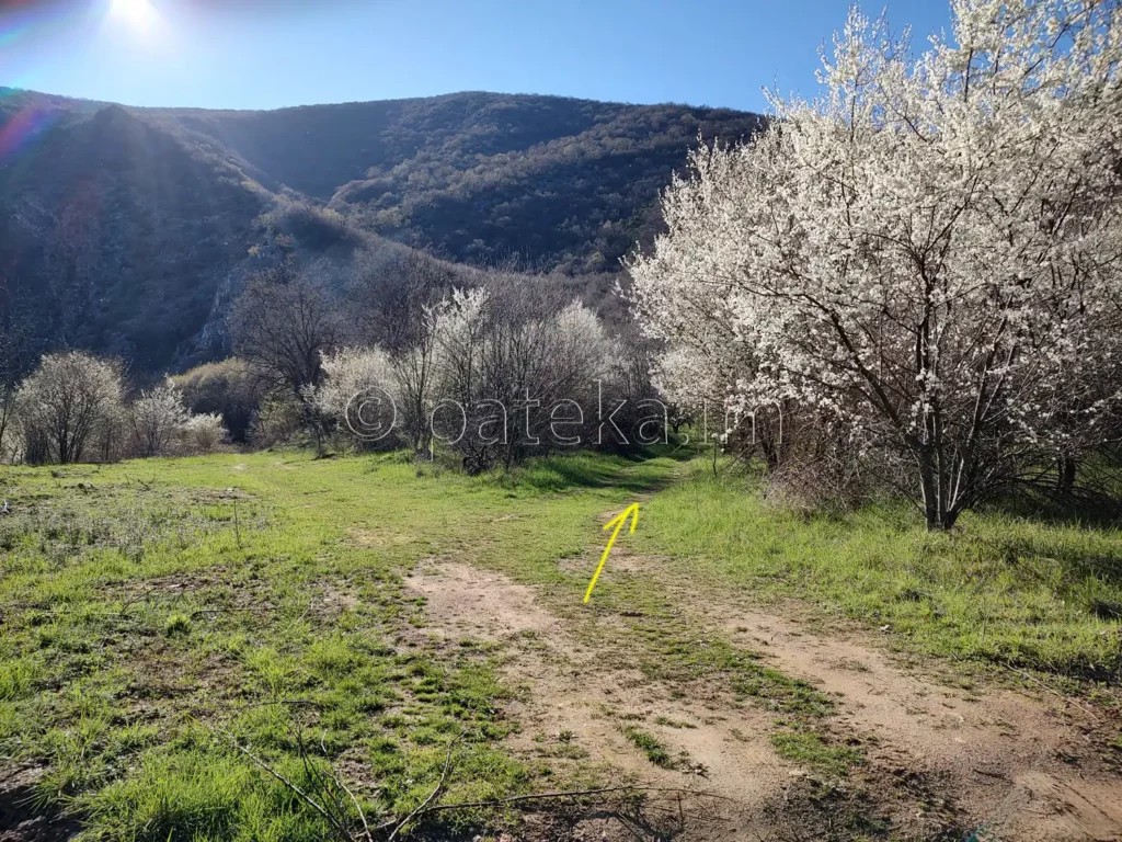 Разклонът на пътя към параклис Св. Георги