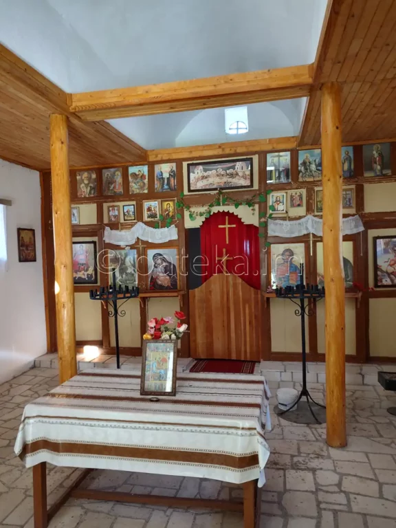 Параклис Св. Георги отвътре между Горнослав и Орешец