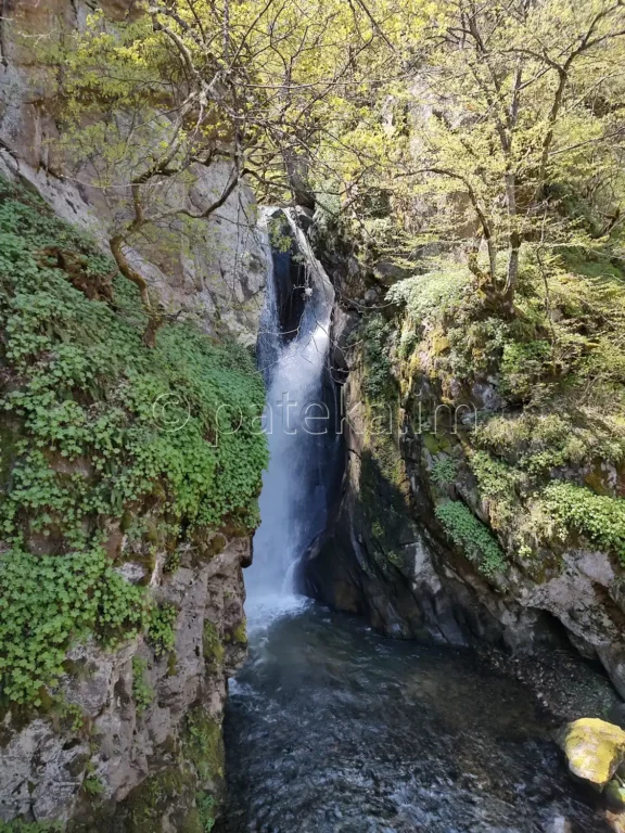 Първият Фотински водопад