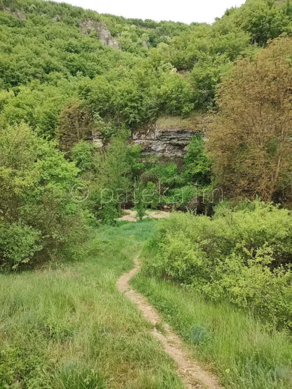 Пътеката за реселешки водопад Скока