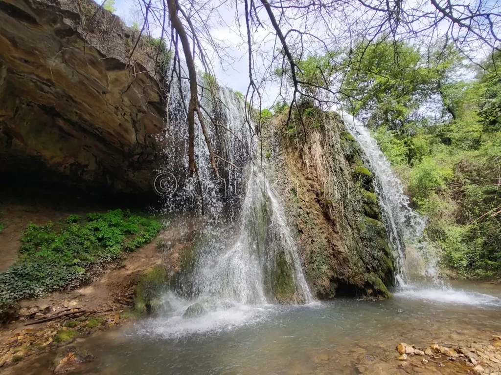 Реселешки водопад Скока