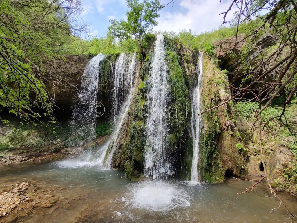Реселешки водопад Скока