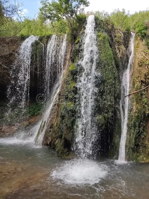 Реселешки водопад Скока