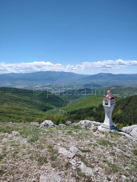 Пейката с гледката по маршрута за връх Виден
