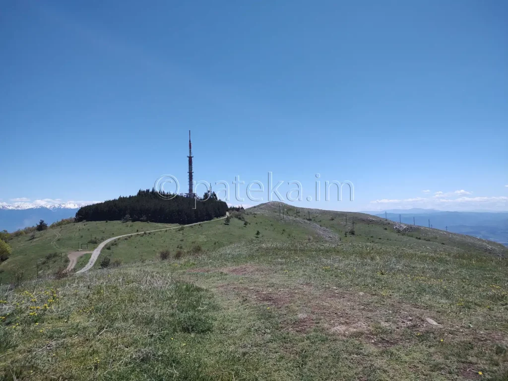 Телевизионната кула и вр. Виден в Конявска планина