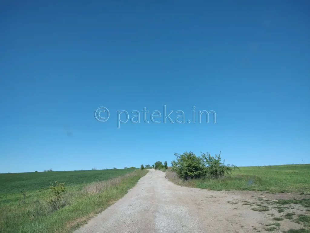 Черният път от с. Поцърненци към язовир Пчелина