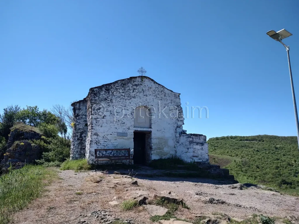 Параклис Св. Йоан Летни над язовир Пчелина
