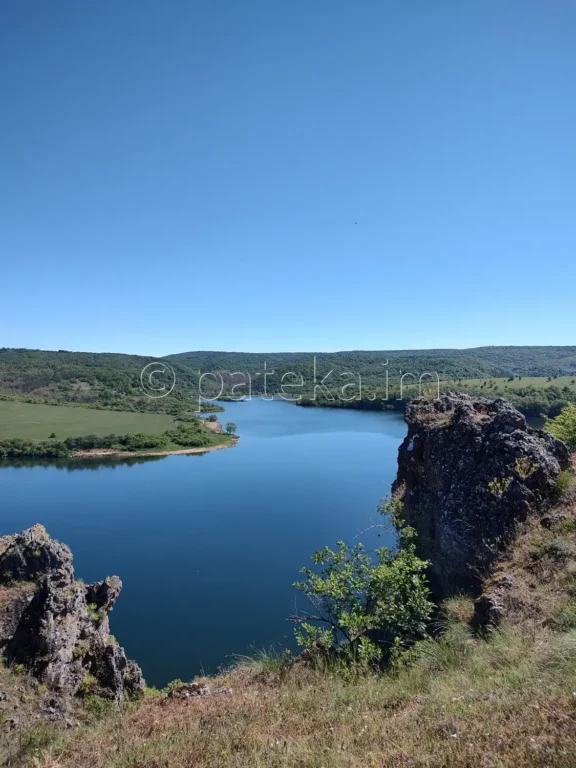 Гледка към язовир Пчелина