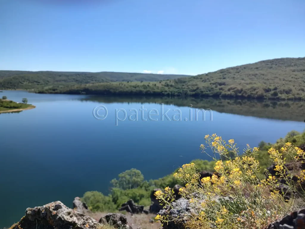 Гледка към язовир Пчелина