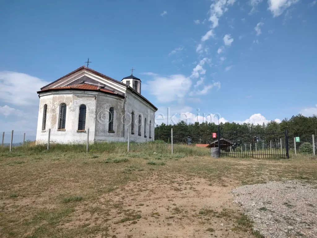 Църквата Св. Георги Победоносец до Провиралкята край с. Лиляч