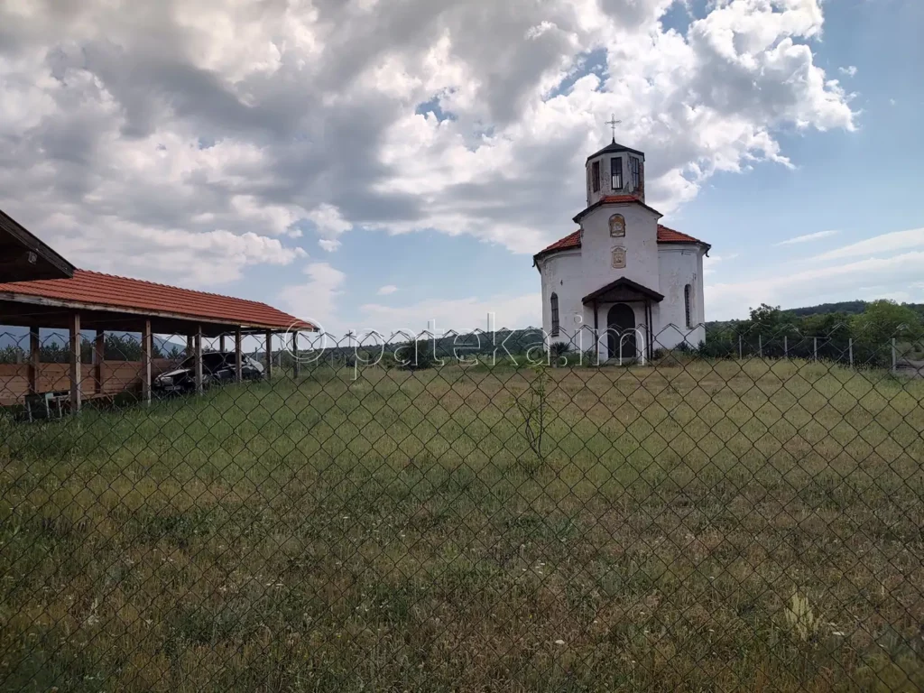 Църквата Св. Георги Победоносец край с. Лиляч отвън
