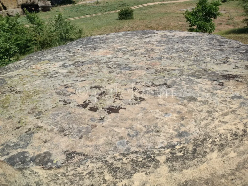Мегалит Погачата при Провиралкята край Лиляч