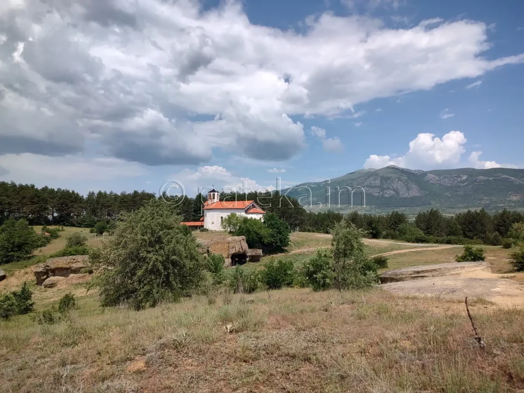 Скално светилище Провиралката, църквата Св. Георги край Лиляч и Конявска планина