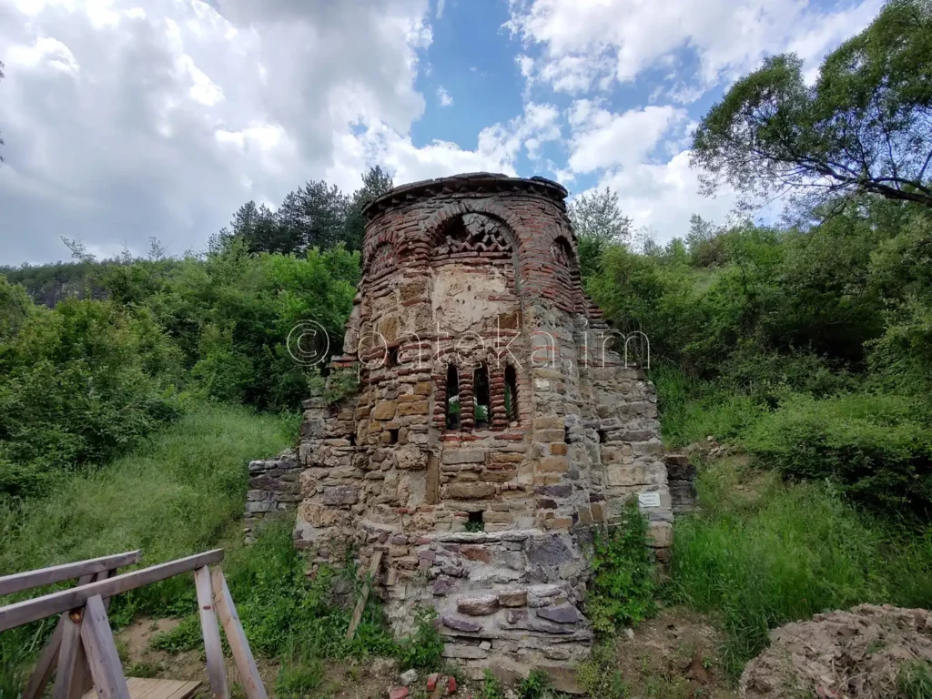 Църквата Св. св. Козма и Дамян край с. Мърводол