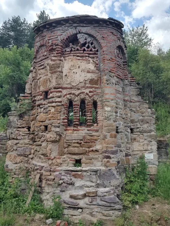 Църквата Св. св. Козма и Дамян край с. Мърводол
