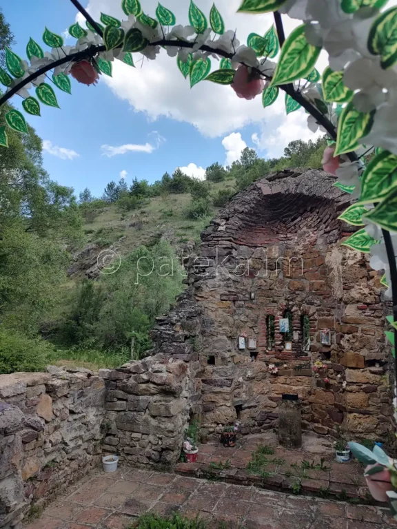 Църквата Св. св. Козма и Дамян край с. Мърводол отвътре