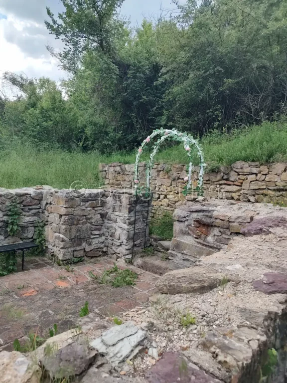 Църквата Св. св. Козма и Дамян край с. Мърводол отвътре
