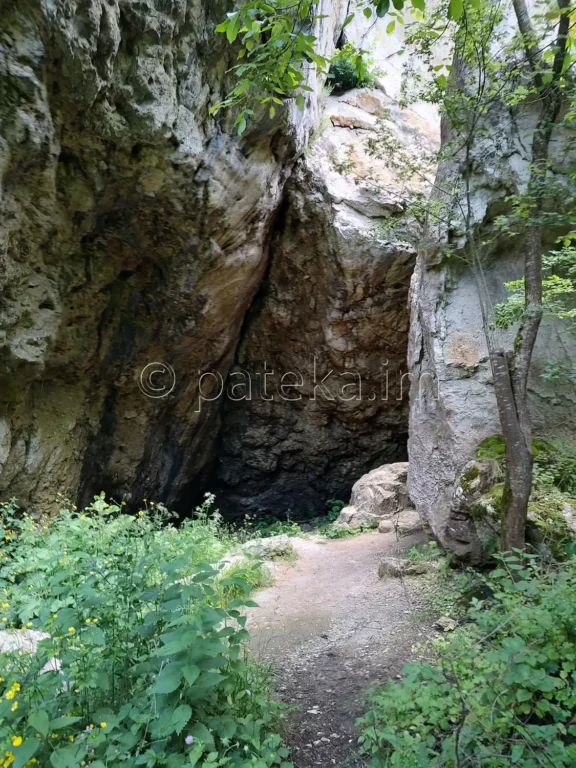 Скалата до Врабчанския водопад