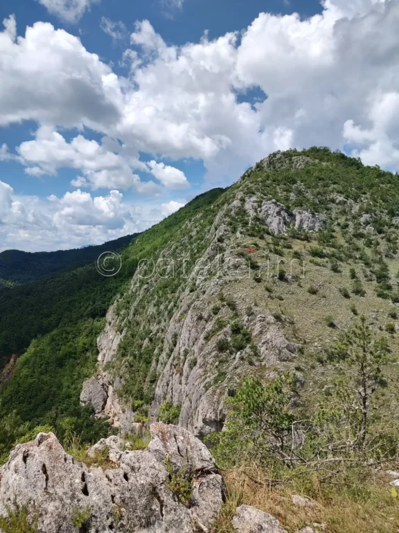 Гледка от панорамната площадка над Врабчанския водопад