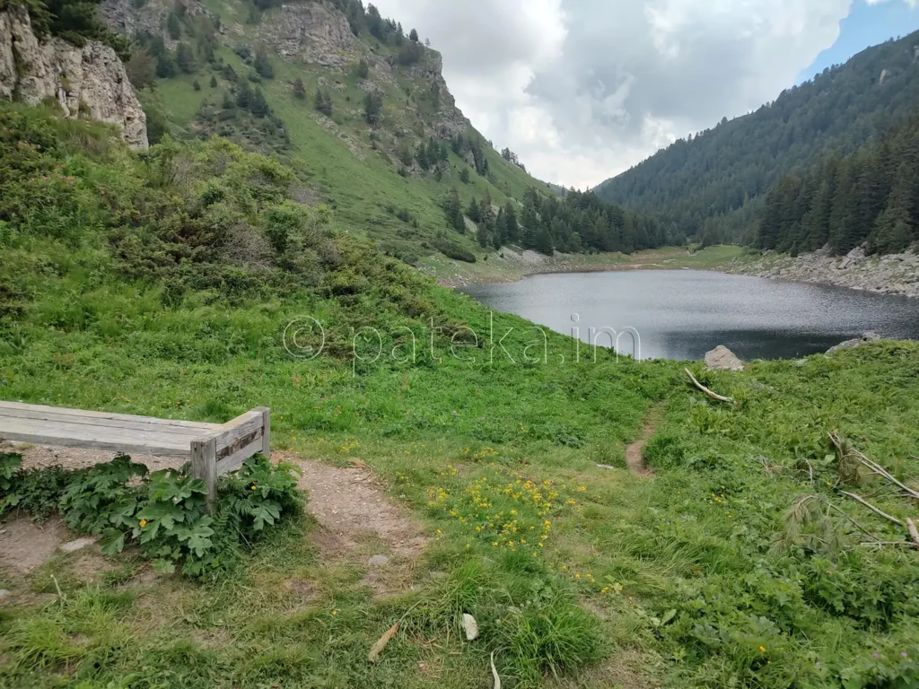 Пейка на брега на Сухото езеро в Рила