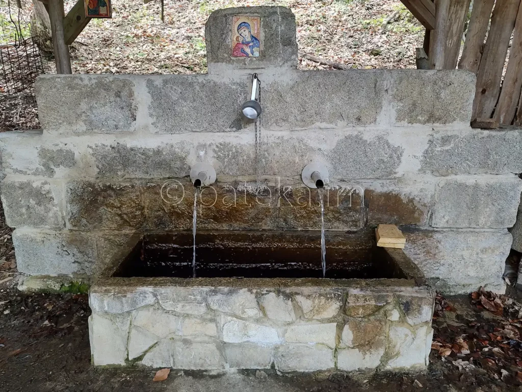 Чешма при параклис Св. Спас