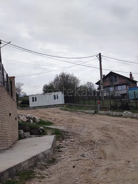 Началото на маршрута за Беловската базилика и водопад Азовско падало от град Белово