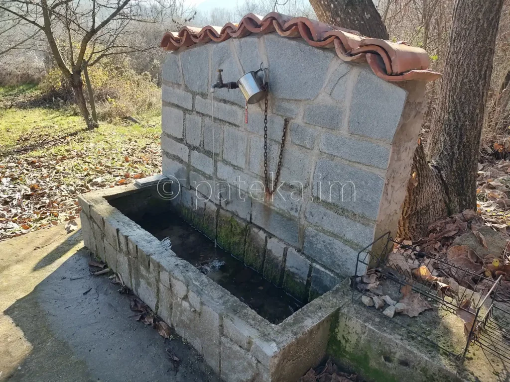 Чешма в близост до средновековната църква Св. Тодор край Бобошево