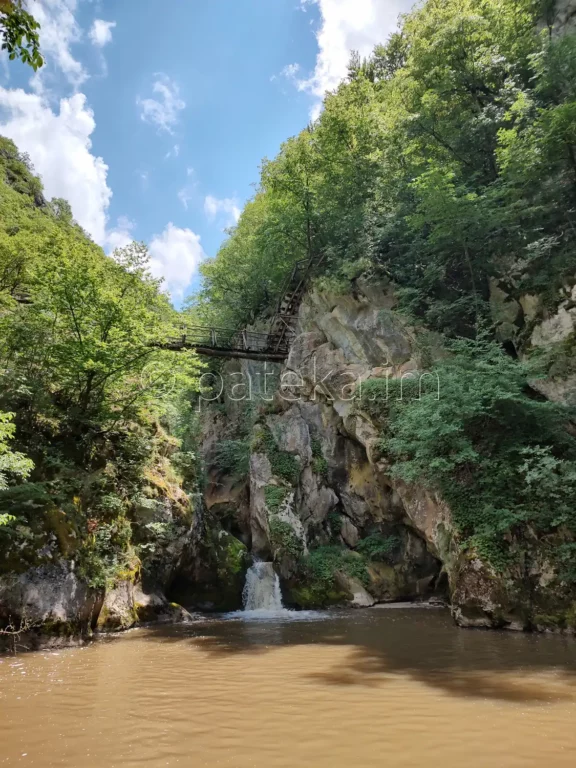 Зелени вир на река Ябланица