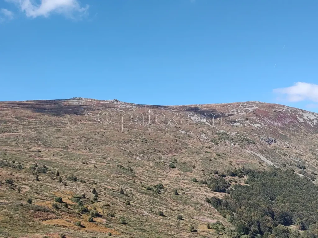 Гледка към връх Ярловски Купен от връх Белчева скала на Витоша